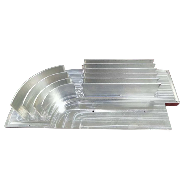 How do heat sinks address the challenges of high temperature accumulation and insufficient air circulation within closed control cabinets?